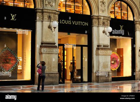 louis vuitton official website italy|louis vuitton in naples italy.